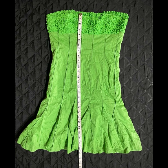VENUS Fit & Flare Ruffled Green Strapless Dress, size Medium, EUC - Picture 6 of 9